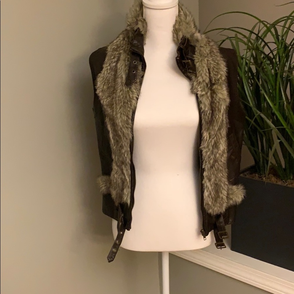 Vest - Picture 3 of 7